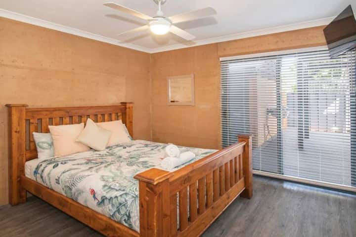 Chambre Queen en bas des escaliers