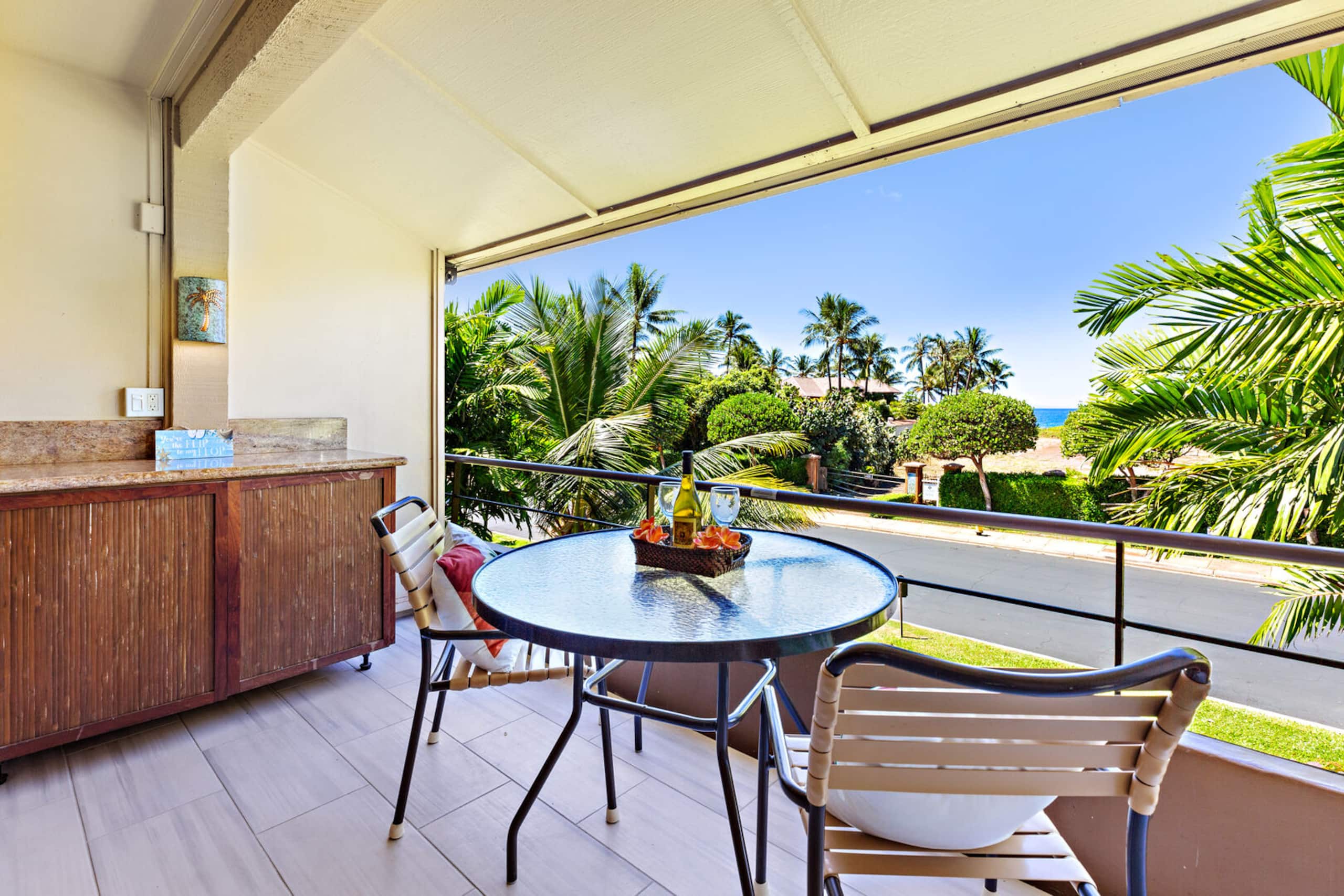 Condo in Lahaina · ★4.7 · 1 bedroom · 1 bed · 1.5 baths - Image 2