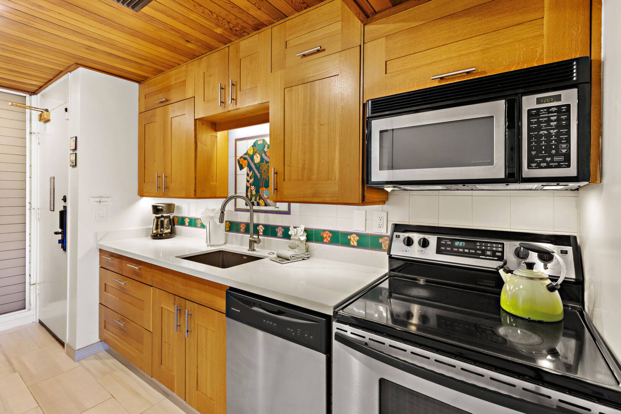 Condo in Lahaina · ★4.7 · 1 bedroom · 1 bed · 1.5 baths - Image 12