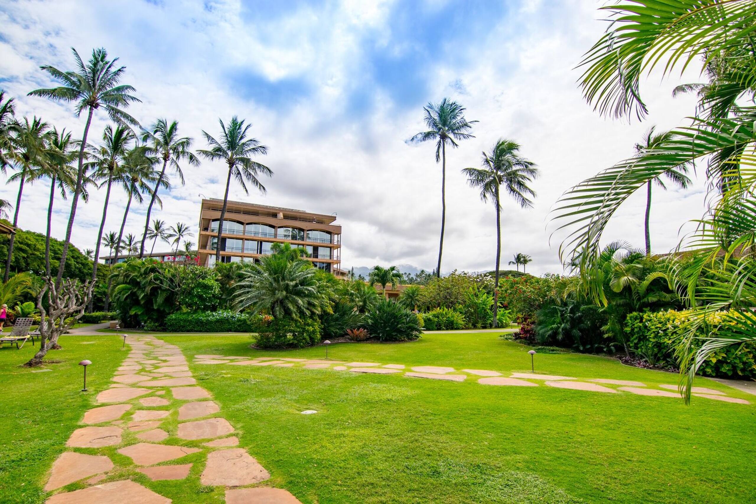 Condo in Lahaina · ★4.7 · 1 bedroom · 1 bed · 1.5 baths - Image 32
