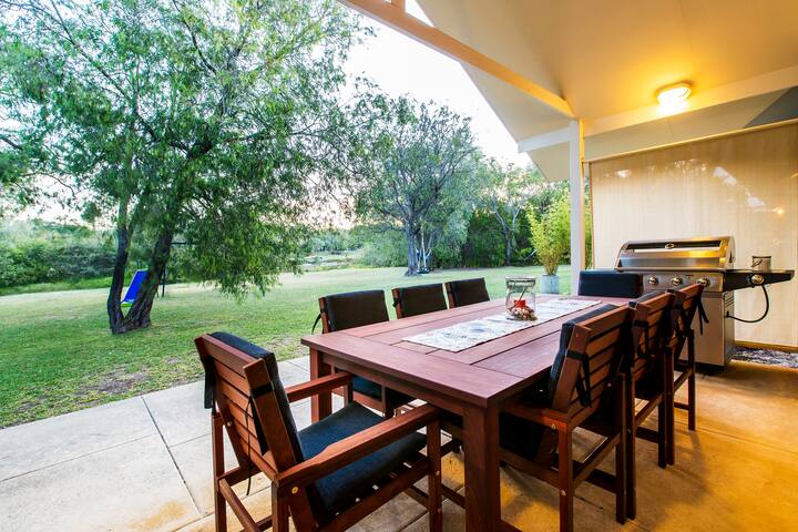 The Willows—A Lush Beachside Retreat for Families gallery image 4