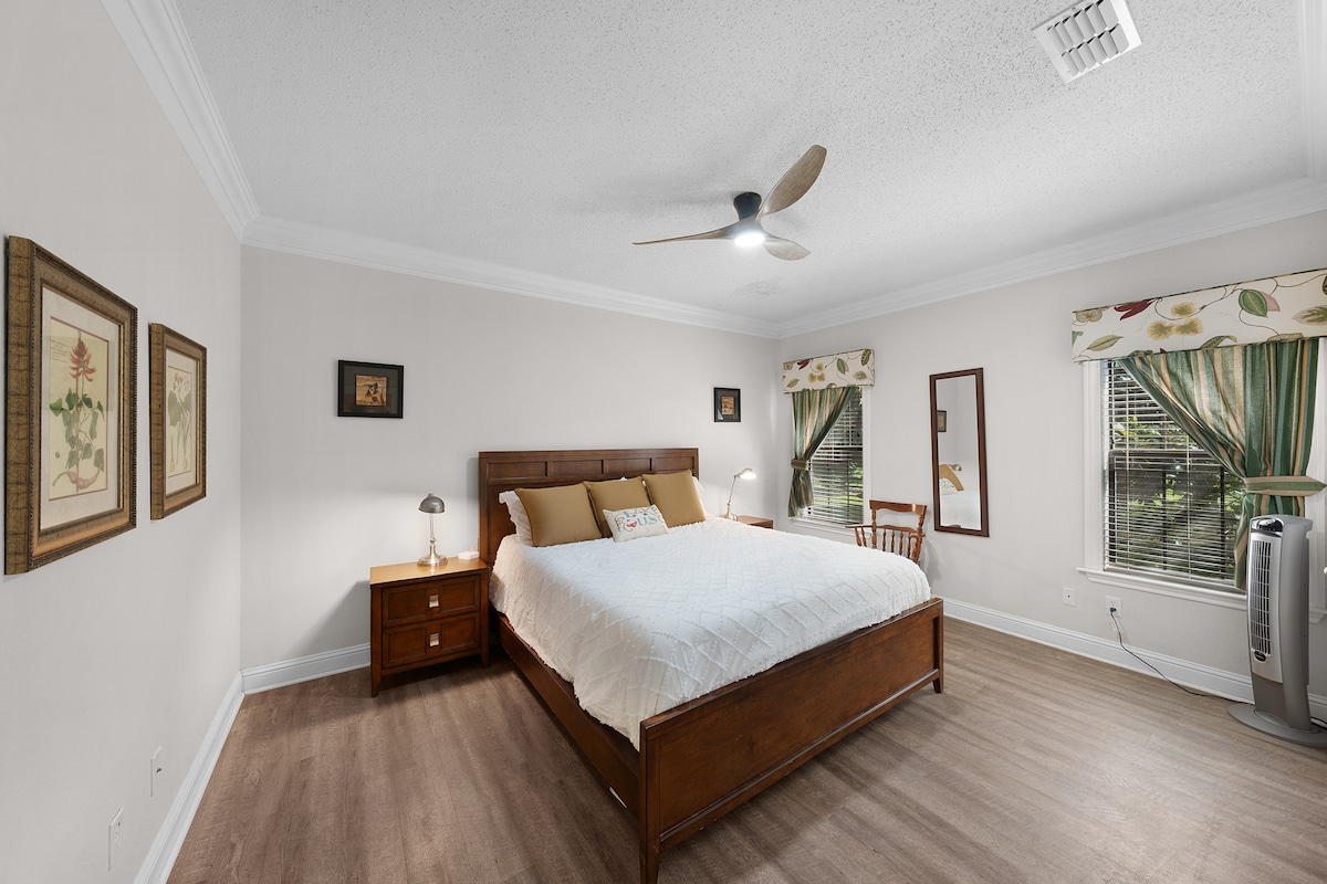 Cama king en la planta baja