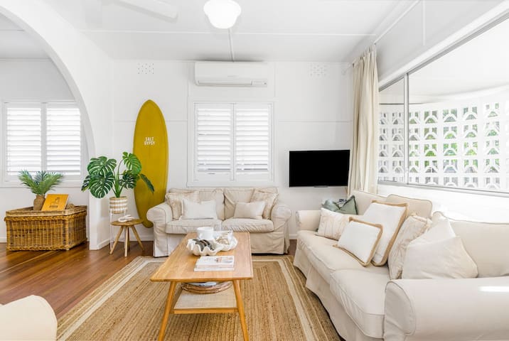 East Coast Escapes | Bungalow105 – close to town.