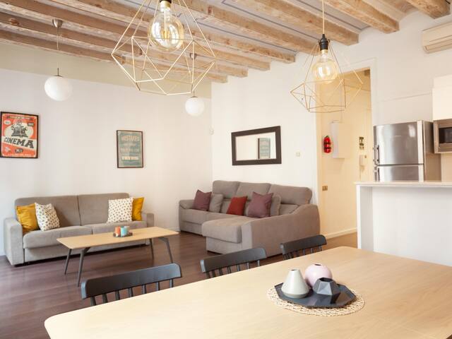 237 – Las Ramblas Balcony gallery image 4