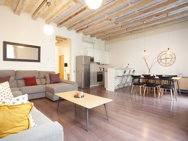 237 – Las Ramblas Balcony gallery image 2