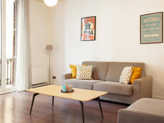 237 – Las Ramblas Balcony gallery image 3