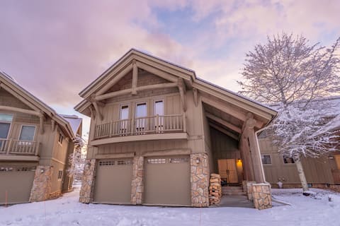 Spacious Big Sky Townhome | Hot Tub | Fireplace