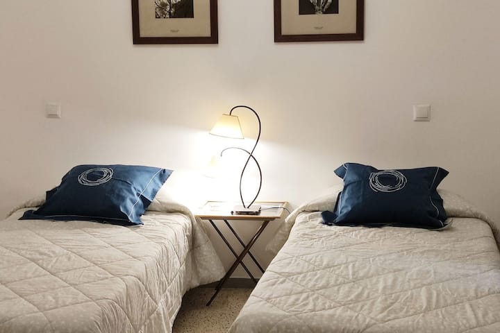 חדר שינה עבודות גדולות צילום  1945 AB 
13 CE
14 y 15 CM