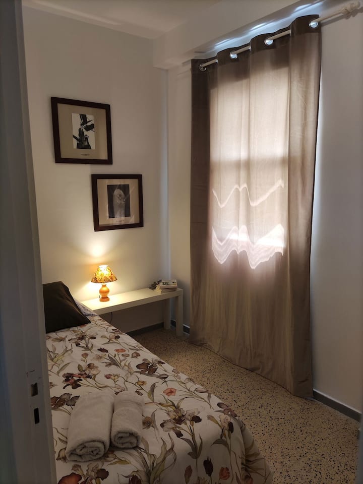 חדר שינה קטן, עבודות צילום 1945 AB 16 ו -17, עותק מודרני 