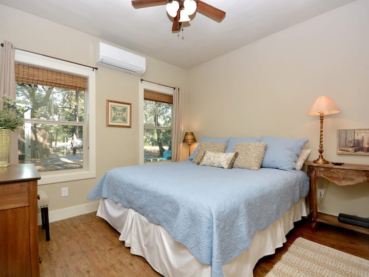 Cabins At Flite Acres- Desert Willow I Couples - Wimberley, TX