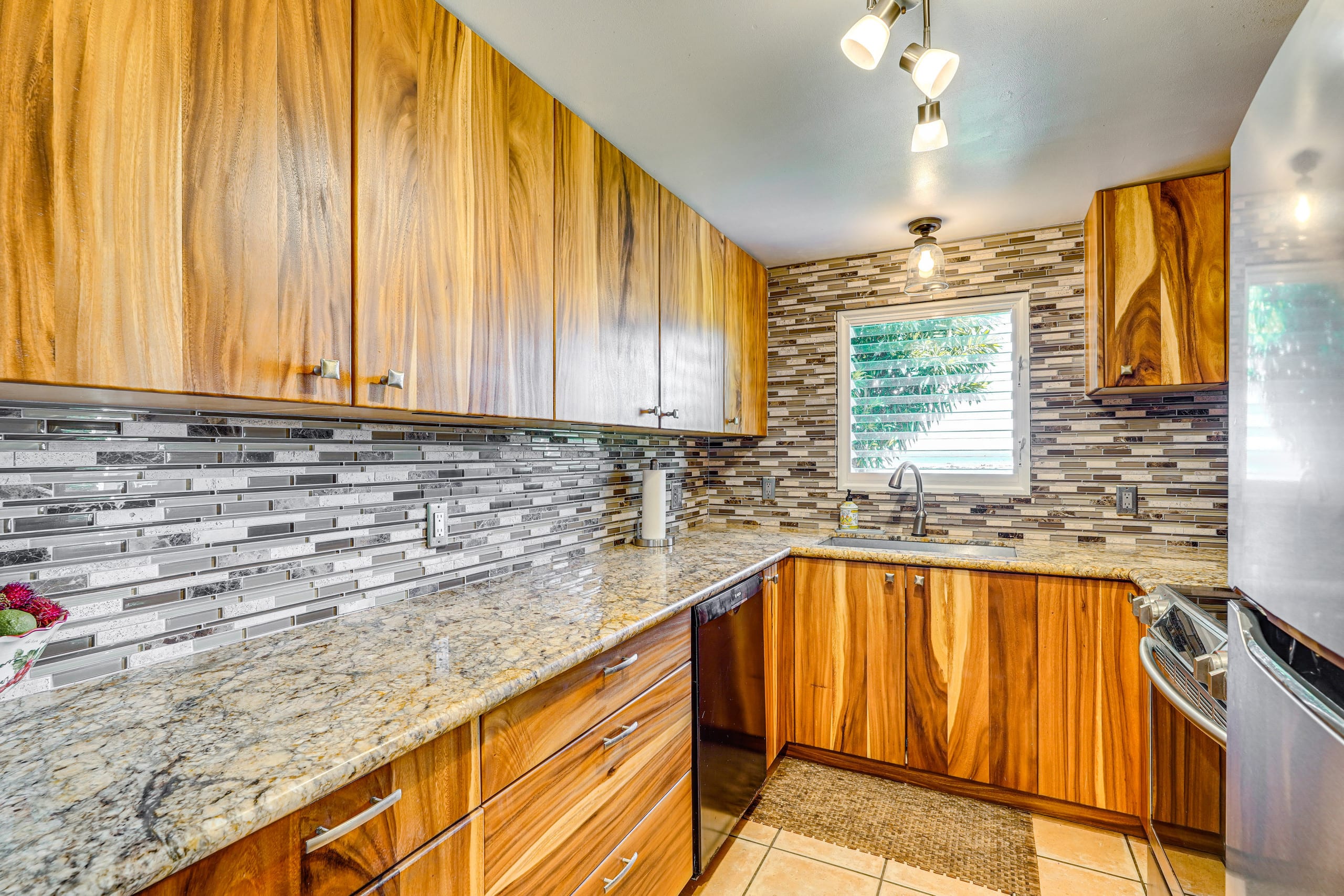 Townhouse in Kailua-Kona · ★4.73 · 2 bedrooms · 3 beds · 2 baths - Image 10