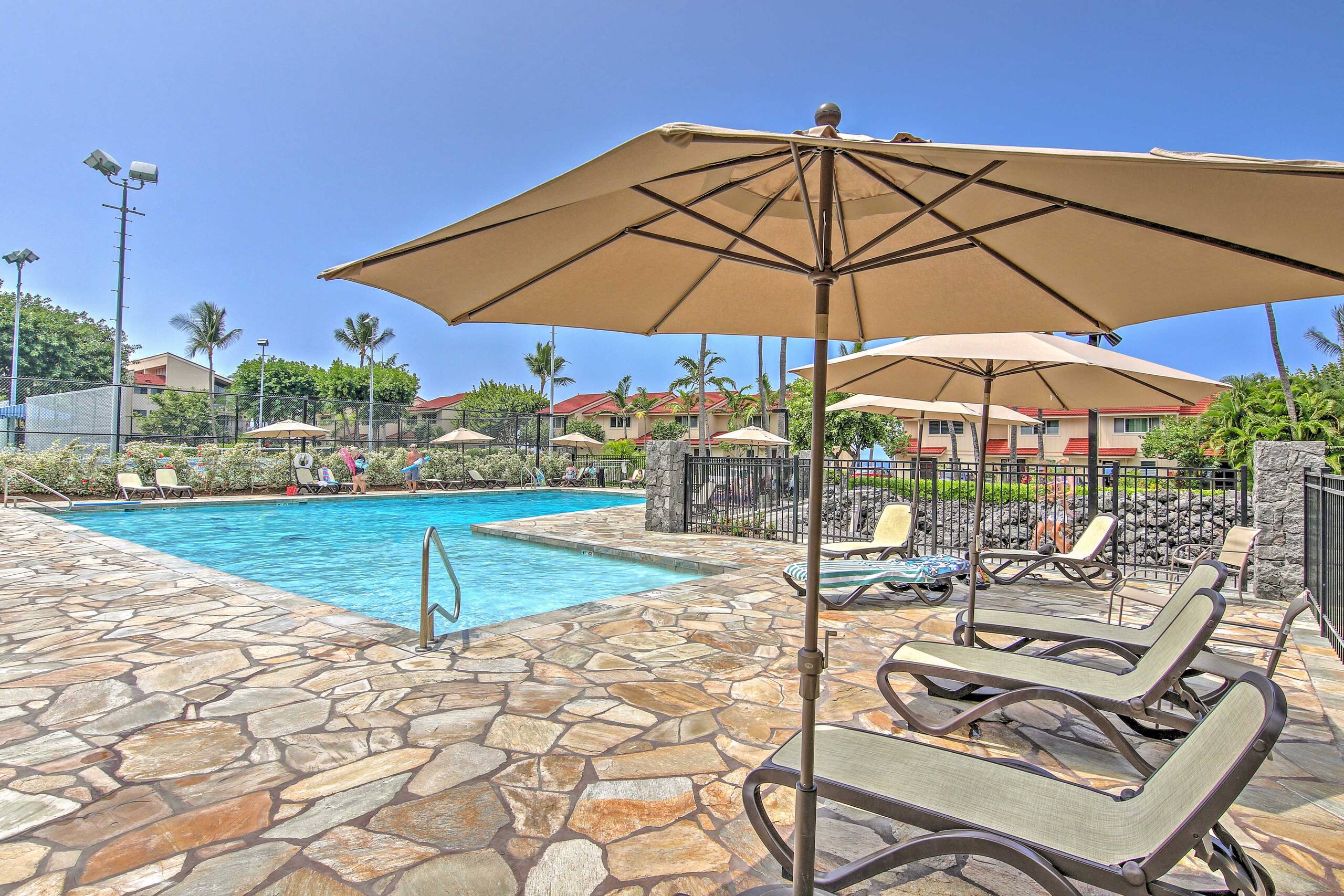 Townhouse in Kailua-Kona · ★4.73 · 2 bedrooms · 3 beds · 2 baths - Image 2