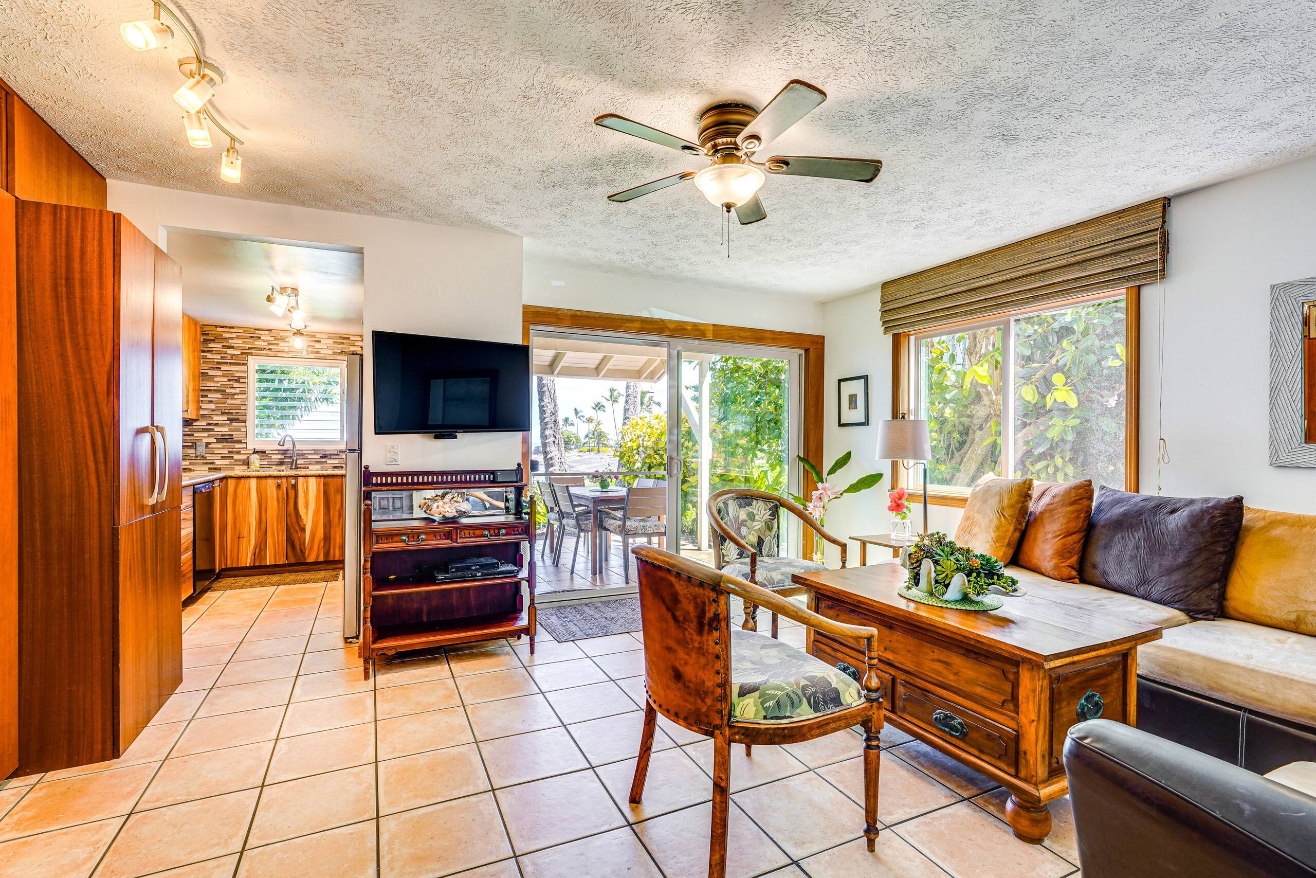 Townhouse in Kailua-Kona · ★4.73 · 2 bedrooms · 3 beds · 2 baths - Image 4