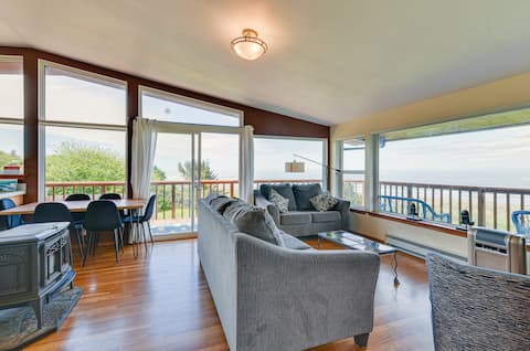 McKinleyville Getaway w/ Hot Tub & Ocean Views!