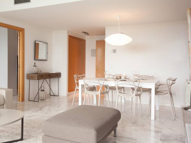 517- Beachfront Apartment gallery image 4