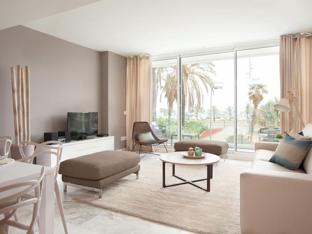 517- Beachfront Apartment