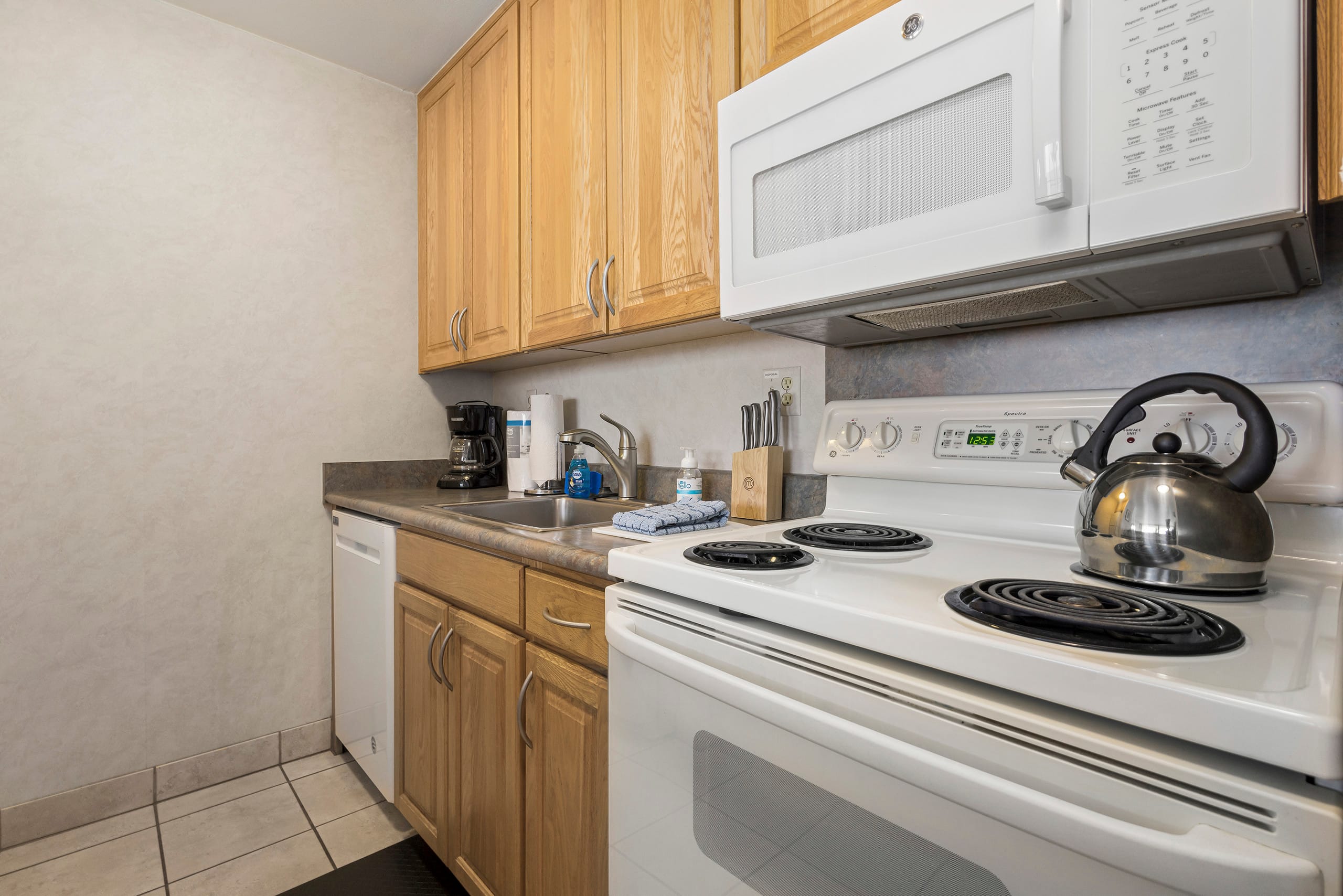 Condo in Kihei · ★4.83 · 1 bedroom · 2 beds · 1 bath - Image 13