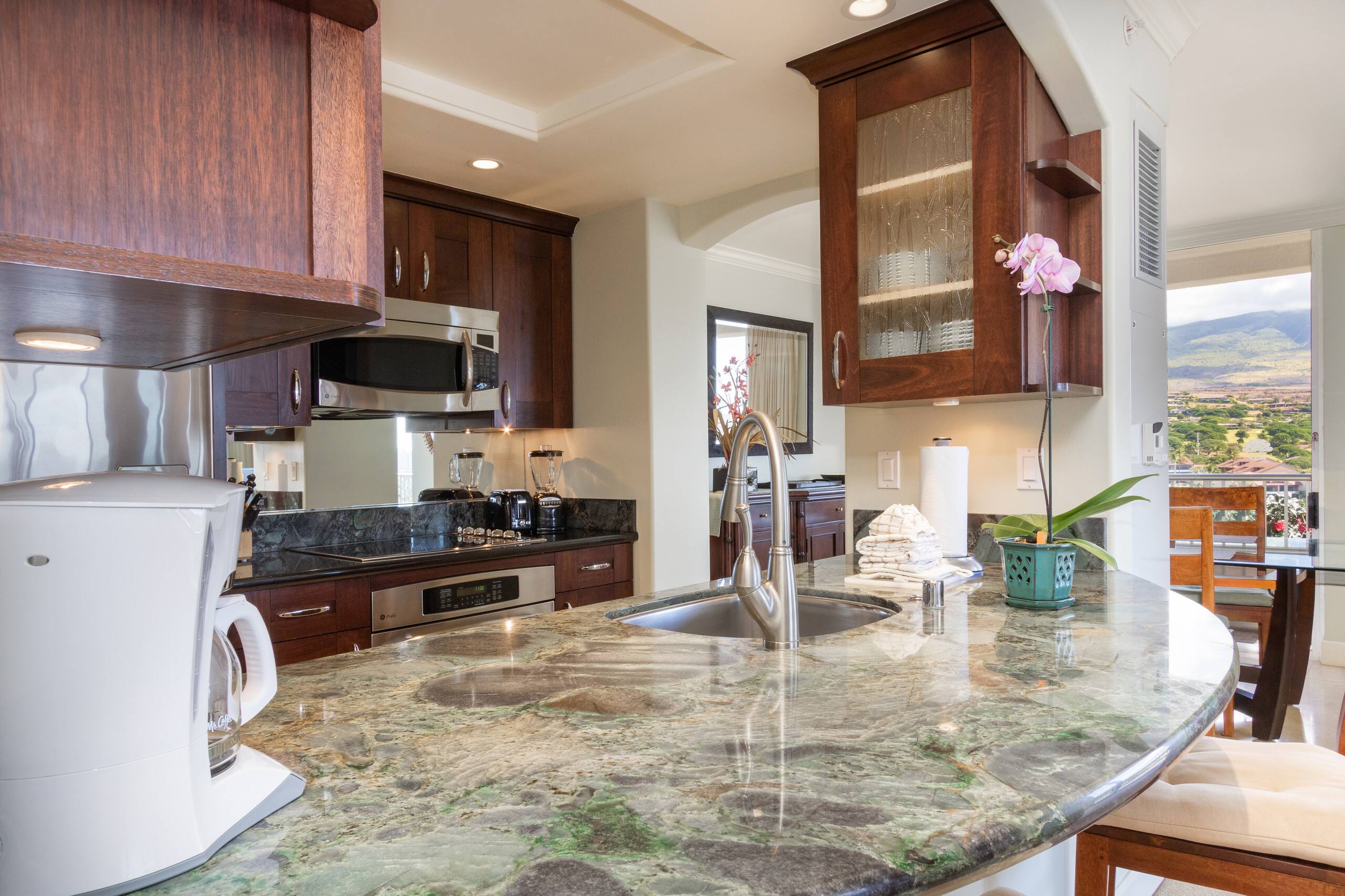 Condo in Lahaina · ★4.63 · 2 bedrooms · 3 beds · 2 baths - Image 18