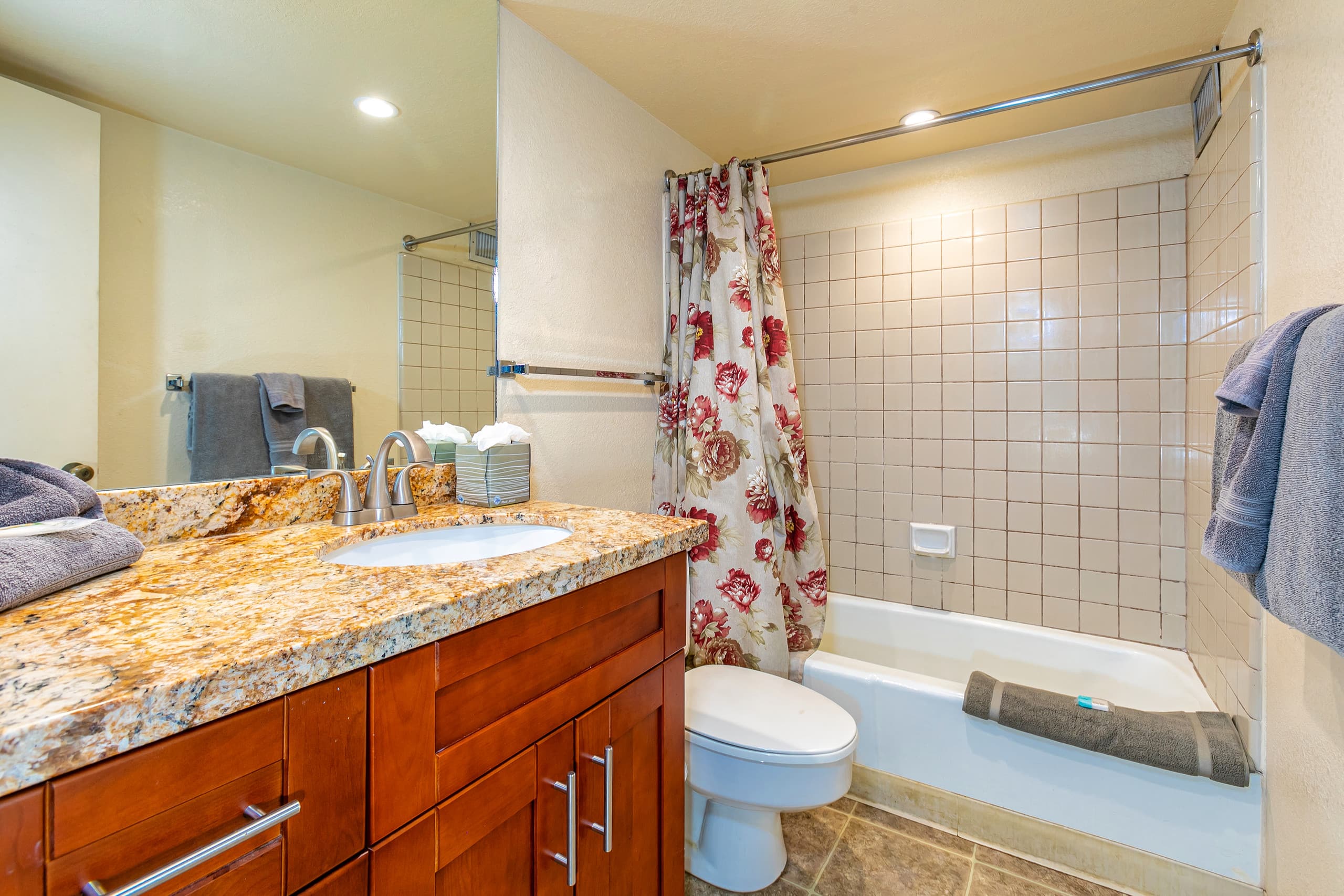 Condo in Kihei · ★4.36 · 1 bedroom · 2 beds · 1 shared bath - Image 13