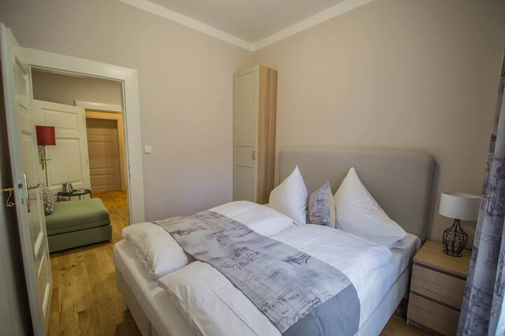 Unique 3BDR apt 250m from the Charles Bridge gallery image 4