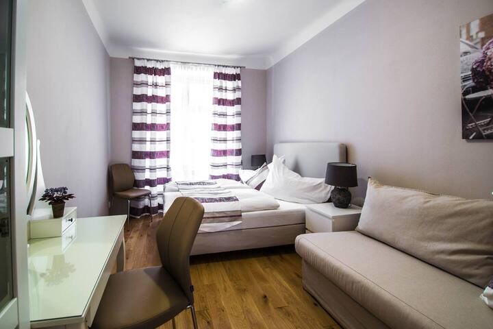 Unique 3BDR apt 250m from the Charles Bridge gallery image 2