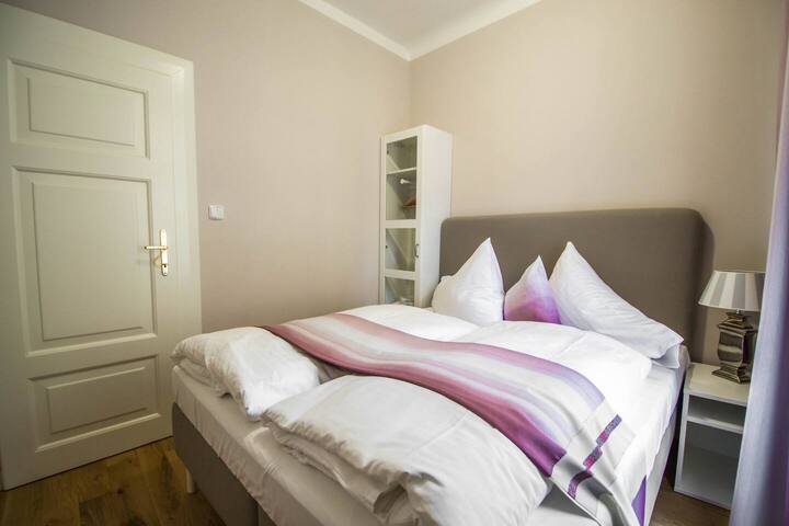 Unique 3BDR apt 250m from the Charles Bridge gallery image 3