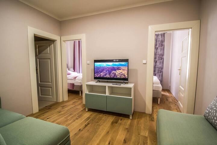 Unique 3BDR apt 250m from the Charles Bridge gallery image 5