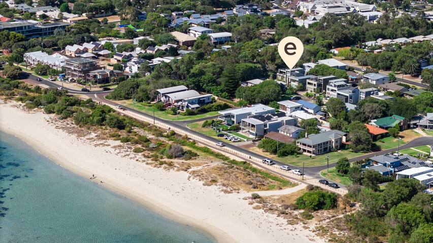 Bayscape: Modern Beachside Retreat with Ocean View gallery image 5