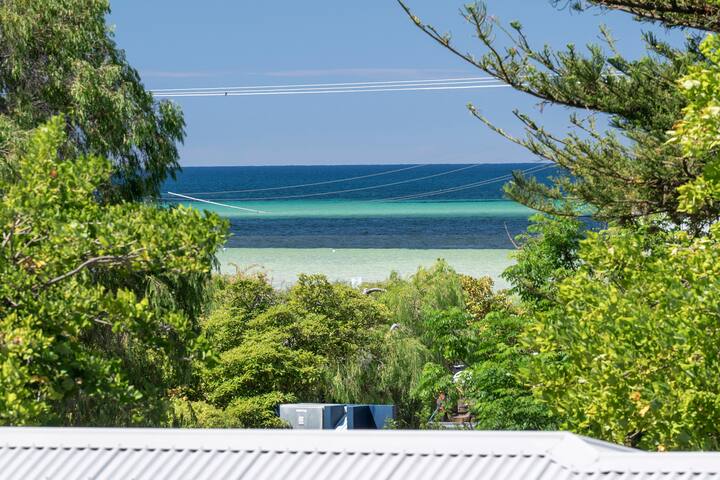 Bayscape: Modern Beachside Retreat with Ocean View gallery image 2