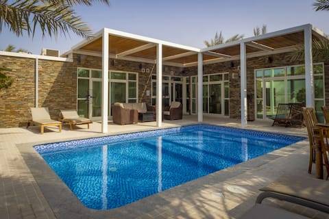 Dar 66 Pool Chalet with Jacuzzi