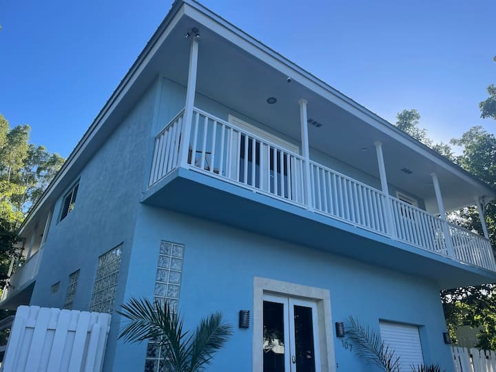Islamorada Waterfront Paradise With 5 Bedrooms, Pool And Dock - Islamorada, FL