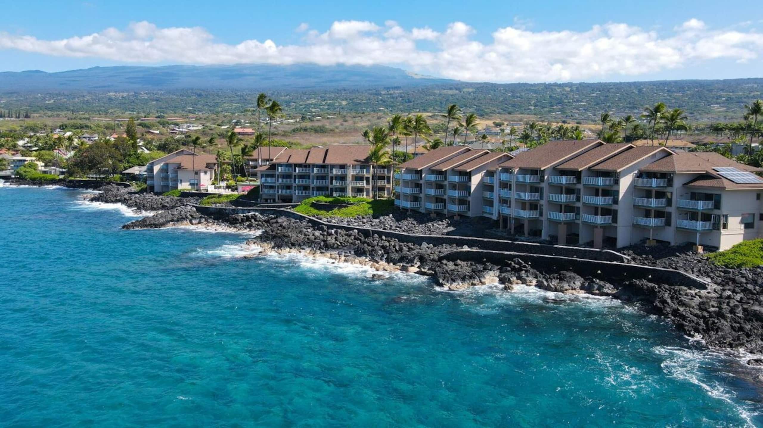 Condo in Kailua-Kona · ★4.71 · 2 bedrooms · 3 beds · 2 baths - Image 19