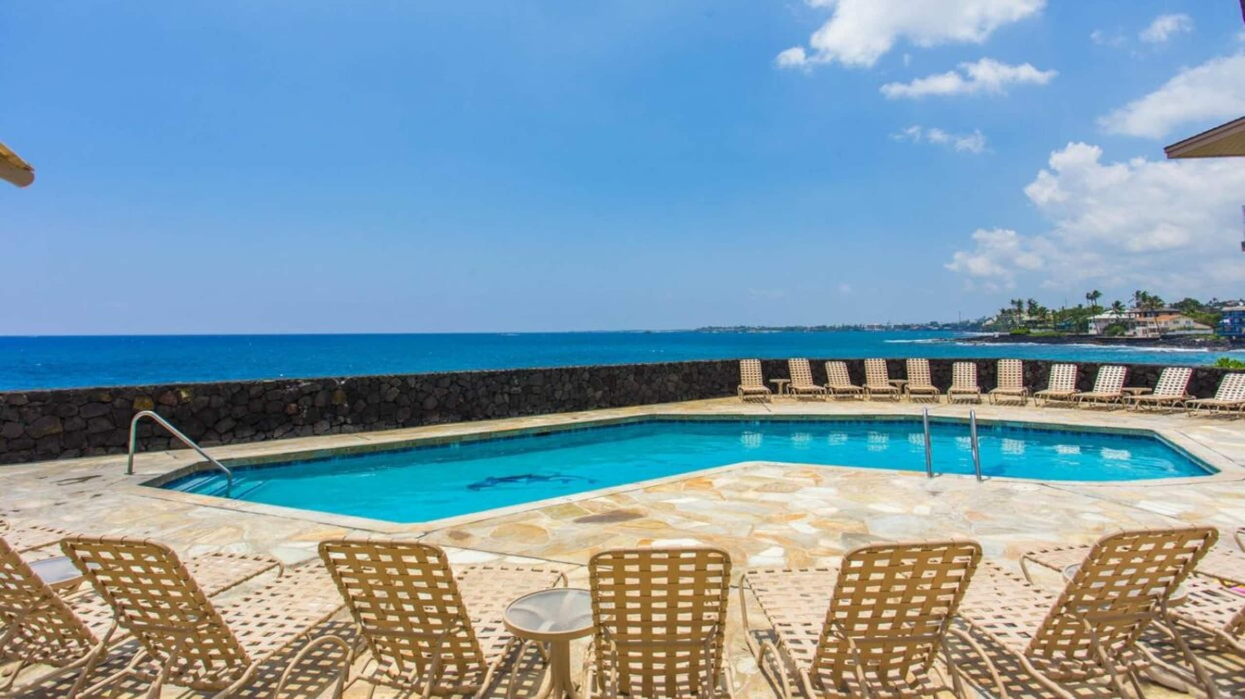 Condo in Kailua-Kona · ★4.71 · 2 bedrooms · 3 beds · 2 baths - Image 24