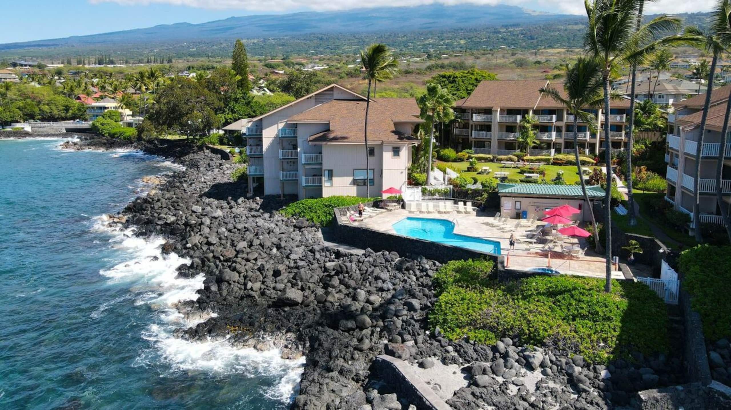 Condo in Kailua-Kona · ★4.71 · 2 bedrooms · 3 beds · 2 baths - Image 23