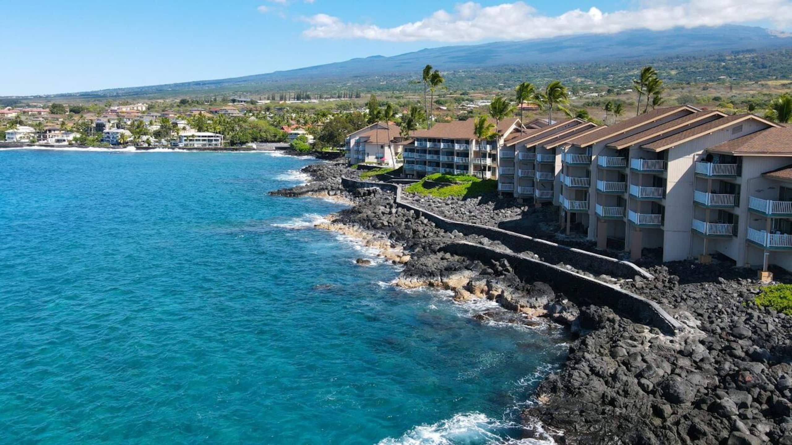 Condo in Kailua-Kona · ★4.71 · 2 bedrooms · 3 beds · 2 baths - Image 20