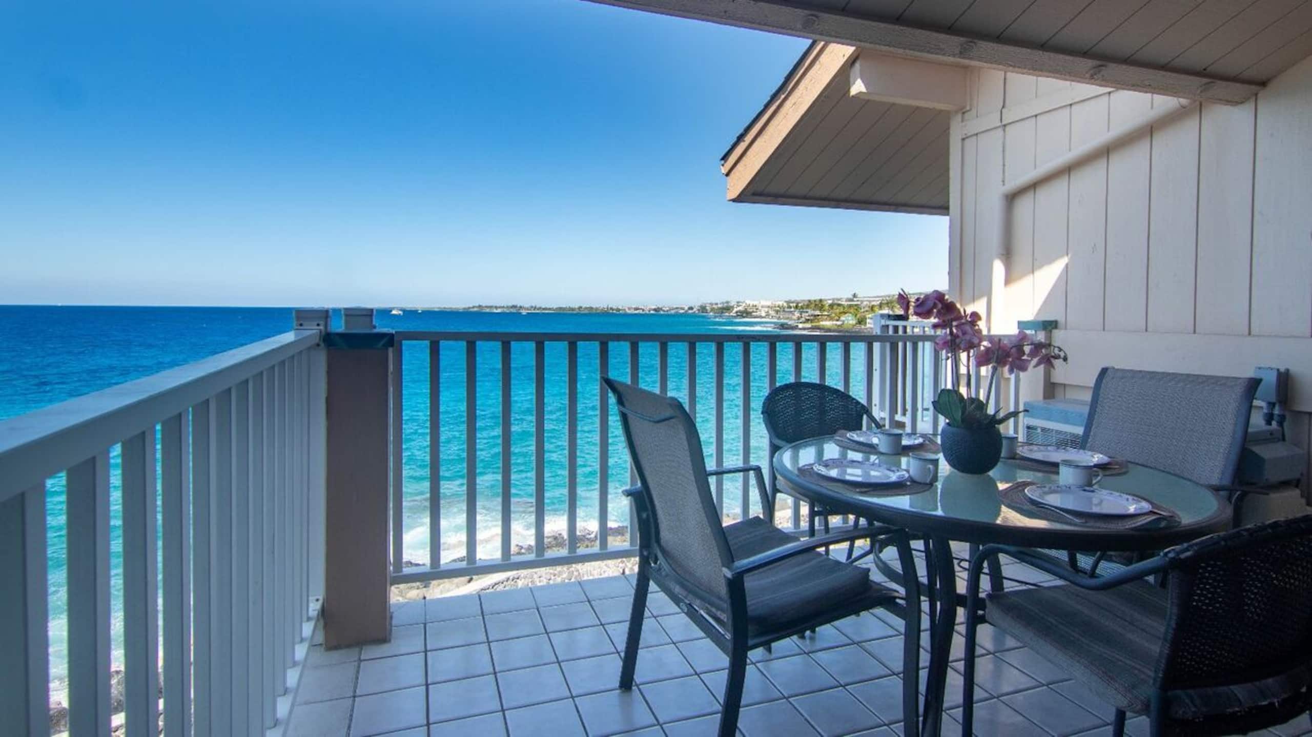Condo in Kailua-Kona · ★4.71 · 2 bedrooms · 3 beds · 2 baths - Image 12