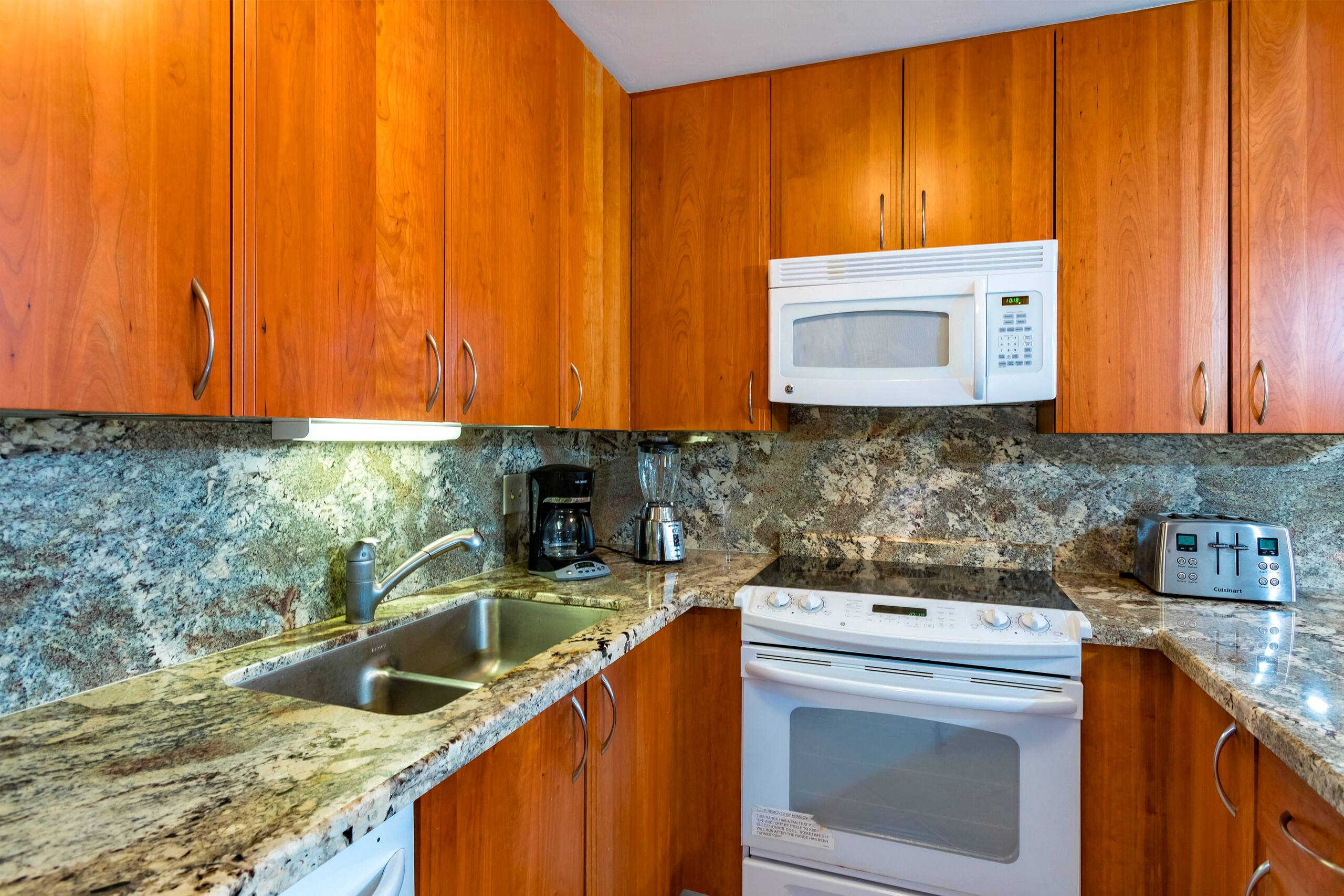 Condo in Kihei · ★4.67 · 1 bedroom · 2 beds · 2 baths - Image 12
