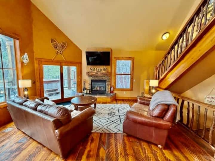 Saloon Cabin on Gilded Mountain
