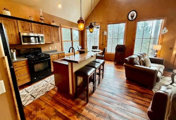 Saloon Cabin on Gilded Mountain
