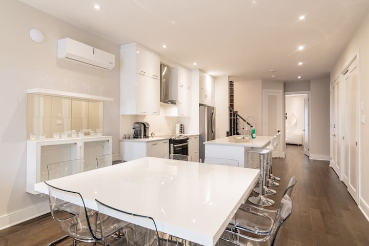 *Hot Tub Unavailable* – Luxury 4BR Penthouse!