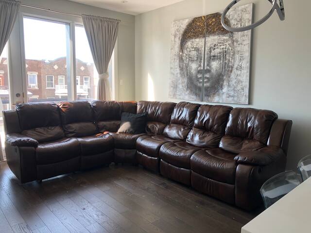 *Hot Tub Unavailable* – Luxury 4BR Penthouse! gallery image 4