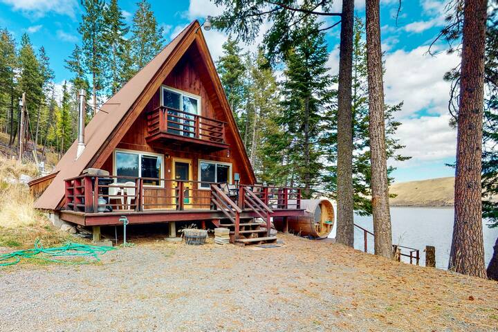 Beautiful 2BR Lakefront Wallowa Lake | Hot Tub
