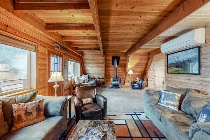 Beautiful 2BR Lakefront Wallowa Lake | Hot Tub