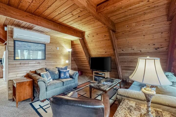 Beautiful 2BR Lakefront Wallowa Lake | Hot Tub