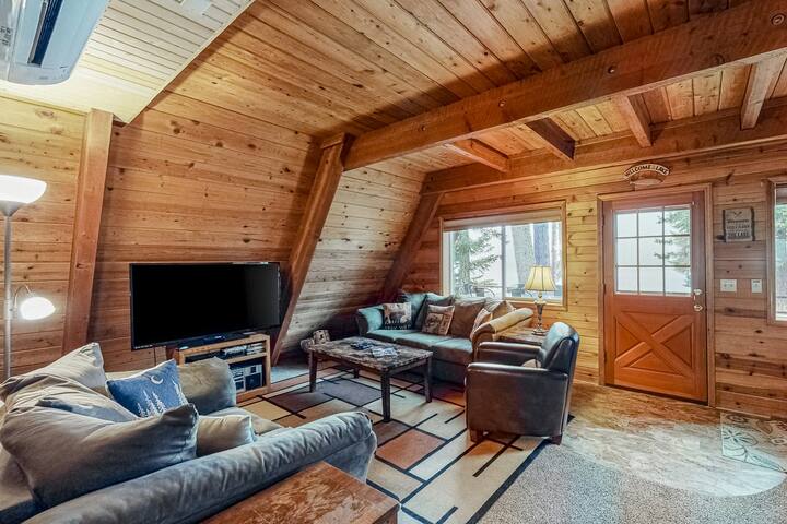 Beautiful 2BR Lakefront Wallowa Lake | Hot Tub