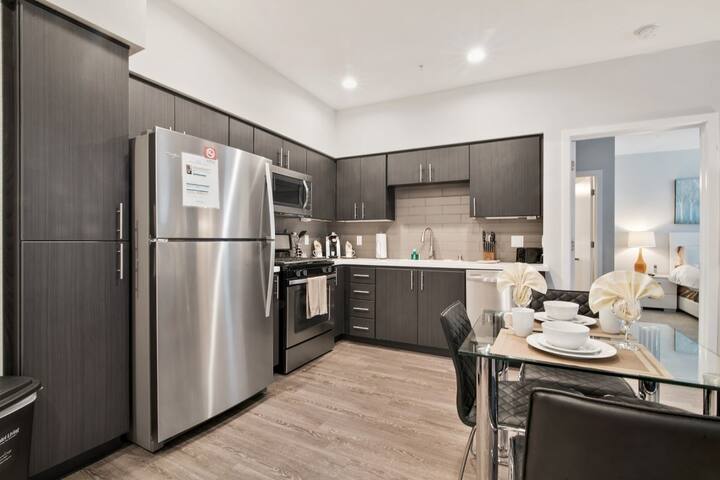 High End 2-BR Menlo Park + Outdoor Lounge gallery image 5