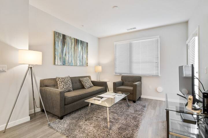 High End 2-BR Menlo Park + Outdoor Lounge gallery image 2