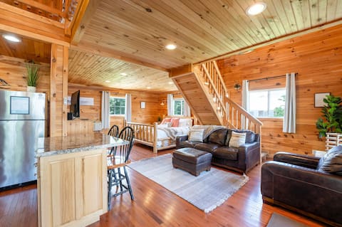 Cloud 9 Cabin with an indoor pool, hot tub, & fire