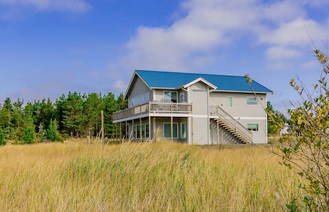 HOT TUB, Pets Ok,Ocean Views, Large Rec Room (SV2)