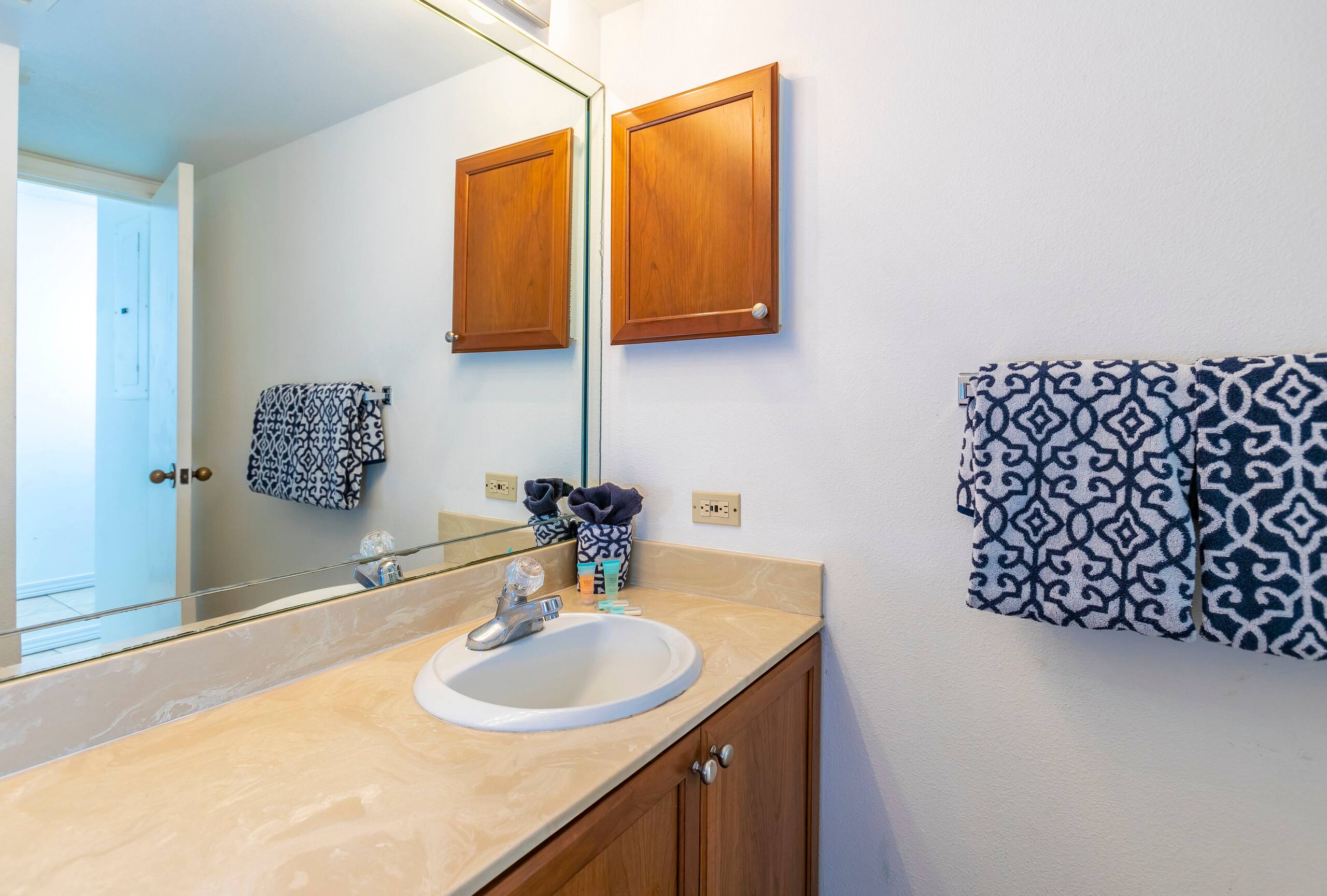 Condo in Kihei · ★4.4 · 1 bedroom · 2 beds · 2 baths - Image 17